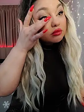 Snapshot of Larissa_K chatting on December 4, 2025, 5:39 am Larissa K online show from December 4, 2025, 5:39 am