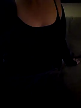 Snapshot of Sim_june chatting on October 18, 2025, 12:57 am Sim june online show from October 18, 2025, 12:57 am