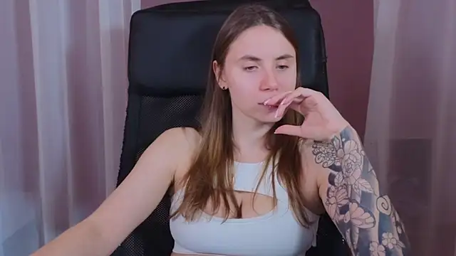  AnnaStark  online show from January 5, 2025, 11:55 pm