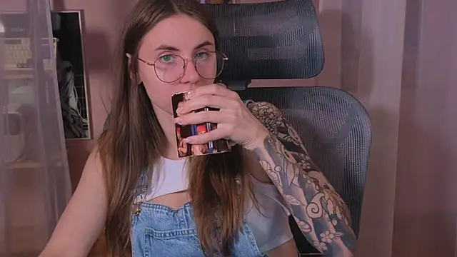  AnnaStark  online show from November 5, 2025, 6:41 pm