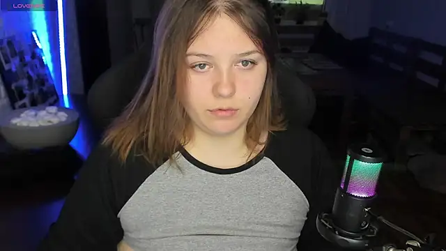 XNirvanaX online show from September 18, 2025, 4:03 am