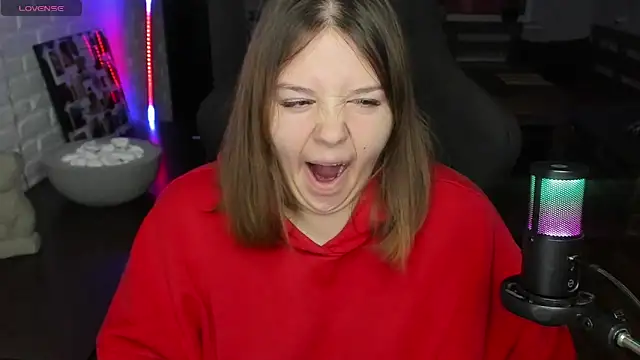 XNirvanaX online show from October 8, 2025, 4:10 am