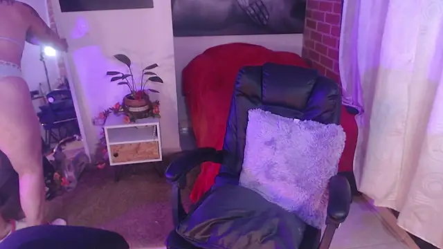 agnes blackmoree online show from April 7, 2026, 2:56 am