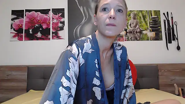 Naschkatze01 online show from October 20, 2025, 6:14 am