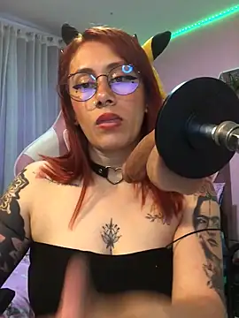 Luna Paris  online show from December 1, 2024, 9:59 pm