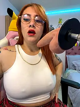 Luna Paris  online show from October 28, 2025, 2:20 pm