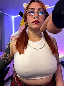 Luna Paris  online show from December 1, 2025, 6:24 pm