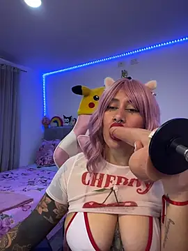 Luna Paris  online show from April 6, 2026, 2:07 pm