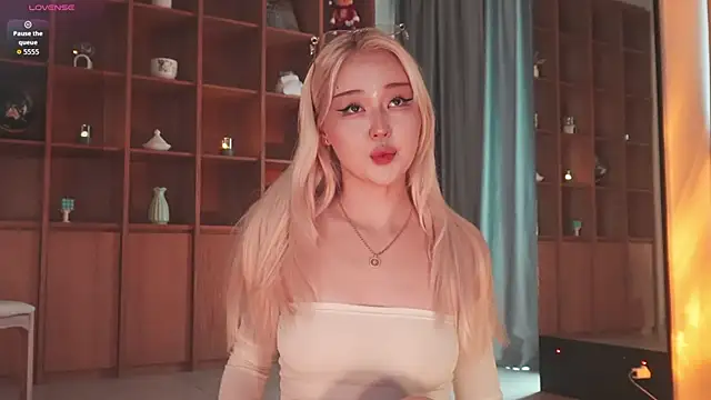 hyun chia online show from April 6, 2026, 3:37 am