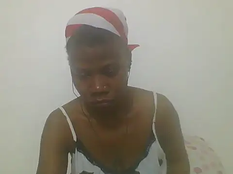 Sweetbaby004 online show from September 13, 2025, 7:13 pm