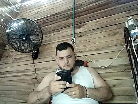 Snapshot of Arcangel_05 chatting on May 20, 2026, 3:29 pm Arcangel 05 online show from May 20, 2026, 3:29 pm