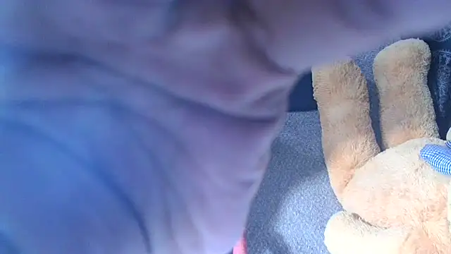 Snapshot of LunaRai chatting on February 4, 2025, 3:33 am LunaRai online show from February 4, 2025, 3:33 am