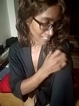 Snapshot of LunaRai chatting on March 21, 2025, 4:40 pm LunaRai online show from March 21, 2025, 4:40 pm