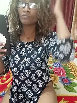 Snapshot of LunaRai chatting on March 23, 2025, 7:20 am LunaRai online show from March 23, 2025, 7:20 am