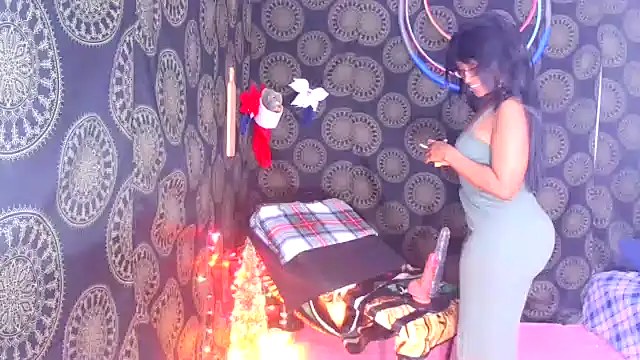 Snapshot of LunaRai chatting on December 17, 2025, 4:18 am LunaRai online show from December 17, 2025, 4:18 am