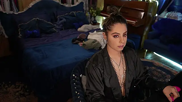 VanessaDoyle online show from October 31, 2025, 3:46 pm