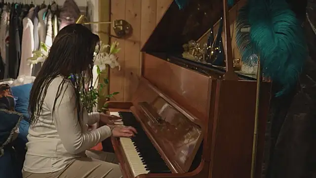 VanessaDoyle online show from April 20, 2026, 3:37 pm