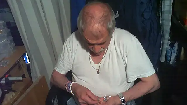 Snapshot of nonnomaturobisex chatting on May 25, 2026, 3:51 pm nonnomaturobisex online show from May 25, 2026, 3:51 pm