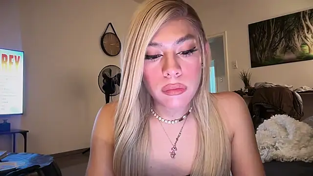 Snapshot of saray_doll chatting on February 20, 2026, 7:47 pm saray doll online show from February 20, 2026, 7:47 pm