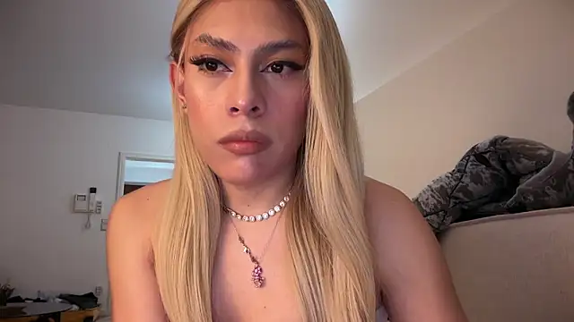 Snapshot of saray_doll chatting on February 28, 2026, 5:58 pm saray doll online show from February 28, 2026, 5:58 pm