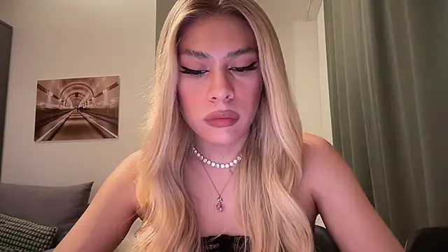 Snapshot of saray_doll chatting on March 5, 2026, 10:17 pm saray doll online show from March 5, 2026, 10:17 pm