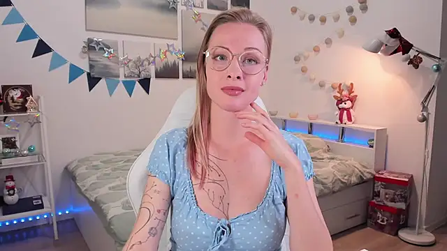 MissRightX online show from December 13, 2024, 3:43 pm