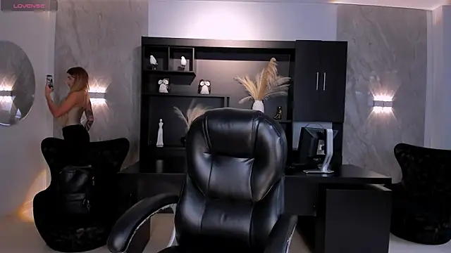 LexieWayne online show from July 20, 2026, 6:54 pm