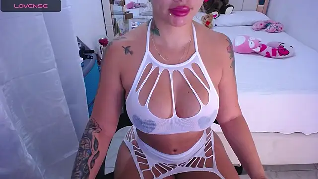 sara  stone1 online show from February 3, 2025, 12:25 pm