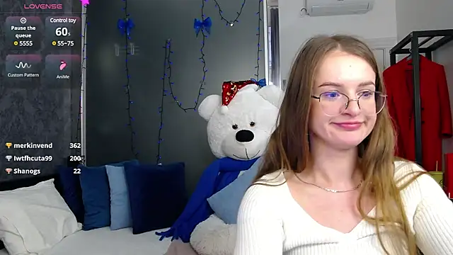 KateJonson online show from December 20, 2024, 1:54 pm