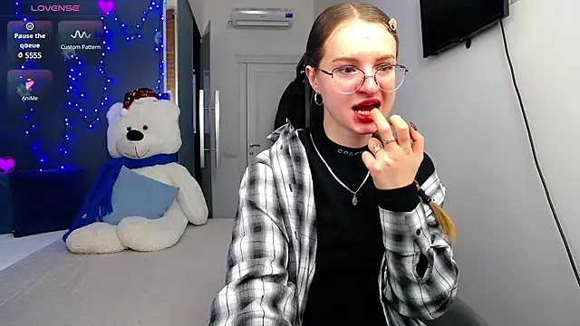 KateJonson online show from January 7, 2025, 8:03 am