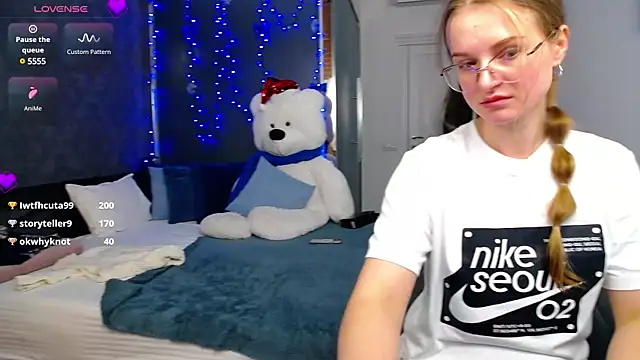 KateJonson online show from January 9, 2025, 7:52 am