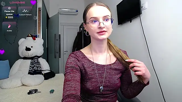 KateJonson online show from January 27, 2025, 2:13 pm