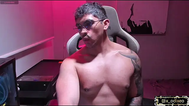 Snapshot of x-odixeo chatting on December 5, 2025, 1:36 am x-odixeo online show from December 5, 2025, 1:36 am