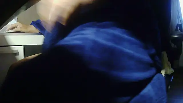 suedel65 online show from May 13, 2026, 3:59 am