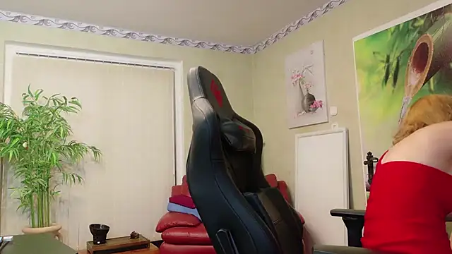 HotLana69 online show from March 1, 2025, 6:00 pm