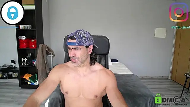 samricci21 online show from April 17, 2026, 1:58 pm