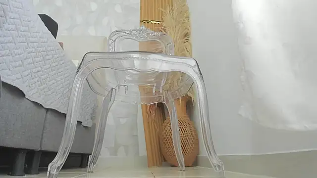 Azahara Amin  online show from April 17, 2026, 3:04 pm