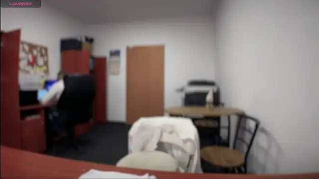 Snapshot of legsLONG chatting on December 13, 2024, 7:47 am legsLONG online show from December 13, 2024, 7:47 am