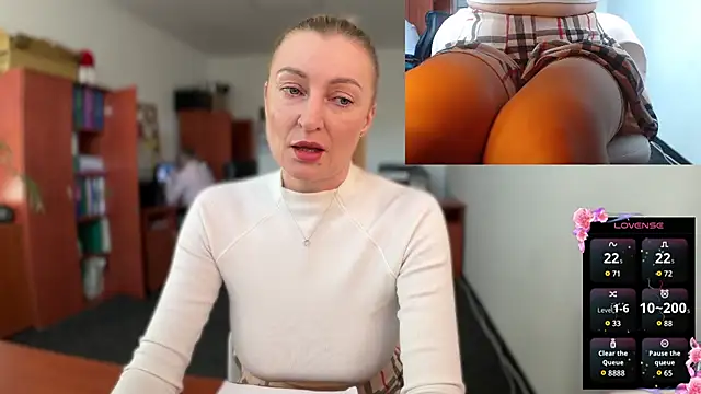 Snapshot of legsLONG chatting on February 21, 2025, 8:18 am legsLONG online show from February 21, 2025, 8:18 am