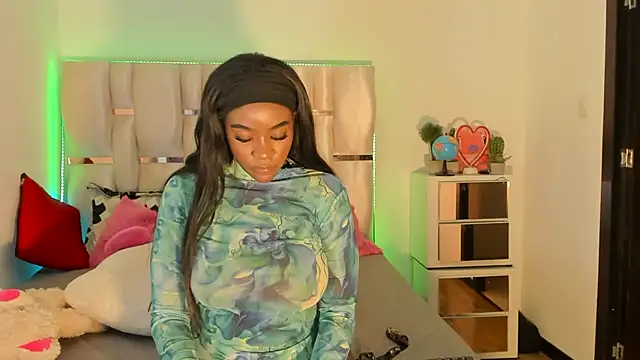 Snapshot of viioolleettaa chatting on December 7, 2024, 12:13 pm viioolleettaa online show from December 7, 2024, 12:13 pm