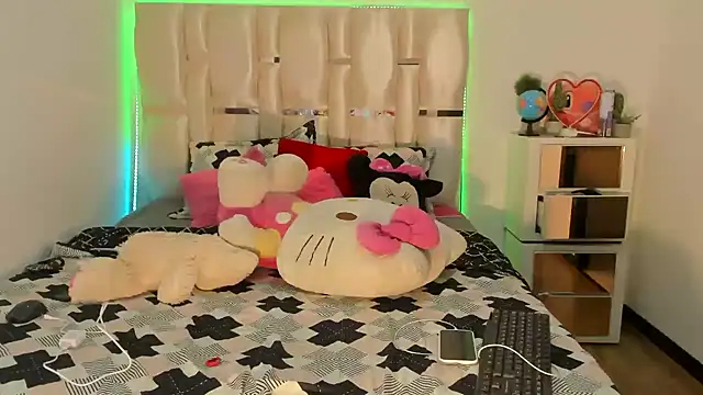 Snapshot of viioolleettaa chatting on December 13, 2024, 9:30 pm viioolleettaa online show from December 13, 2024, 9:30 pm