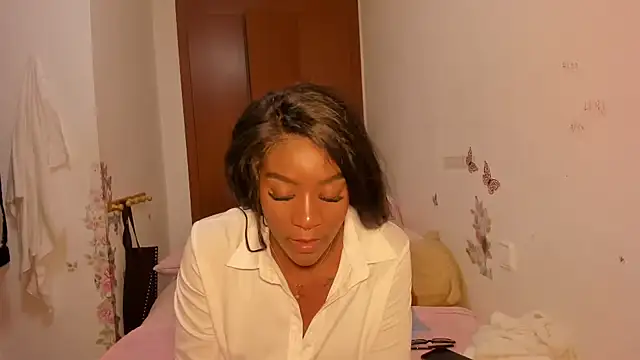 viioolleettaa online show from April 5, 2026, 7:00 pm