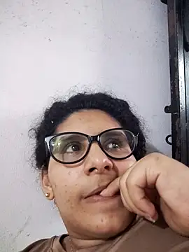 DanielleEvans  online show from February 21, 2025, 10:59 pm