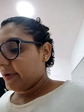 DanielleEvans  online show from March 9, 2025, 11:14 am