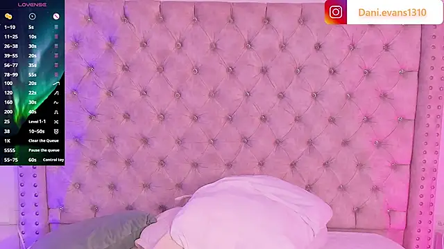 DanielleEvans  online show from March 21, 2025, 5:34 pm