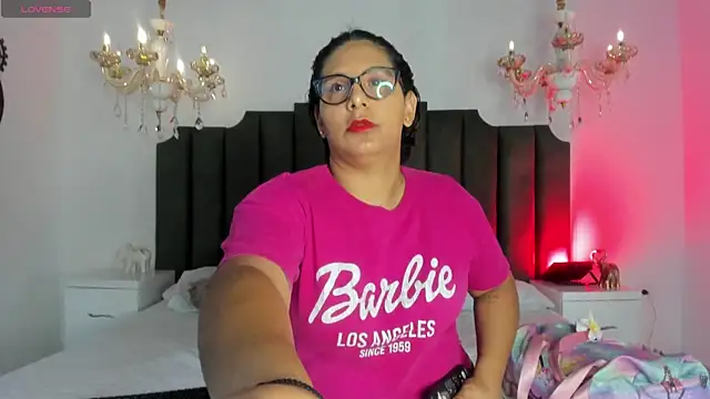 DanielleEvans  online show from September 10, 2025, 11:43 am