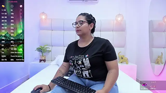 DanielleEvans  online show from September 11, 2025, 11:21 am