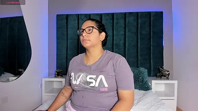 DanielleEvans  online show from January 19, 2026, 11:25 am