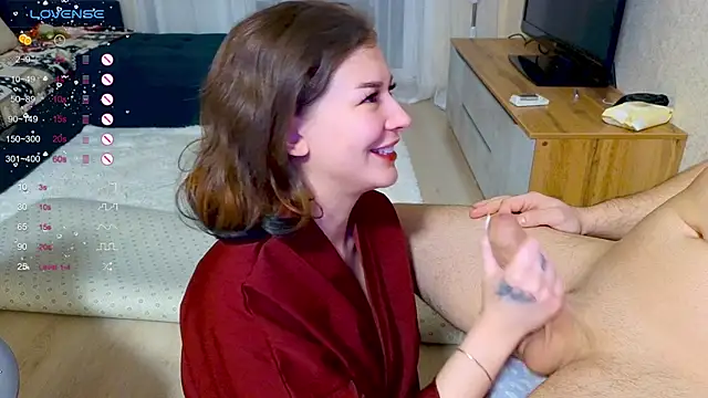 Snapshot of Love_plat1na chatting on January 15, 2025, 7:12 pm Love plat1na online show from January 15, 2025, 7:12 pm