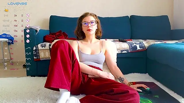 Snapshot of Love_plat1na chatting on January 23, 2025, 9:29 am Love plat1na online show from January 23, 2025, 9:29 am